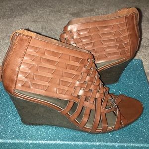 American Eagle (Payless) Brown Small Wedge